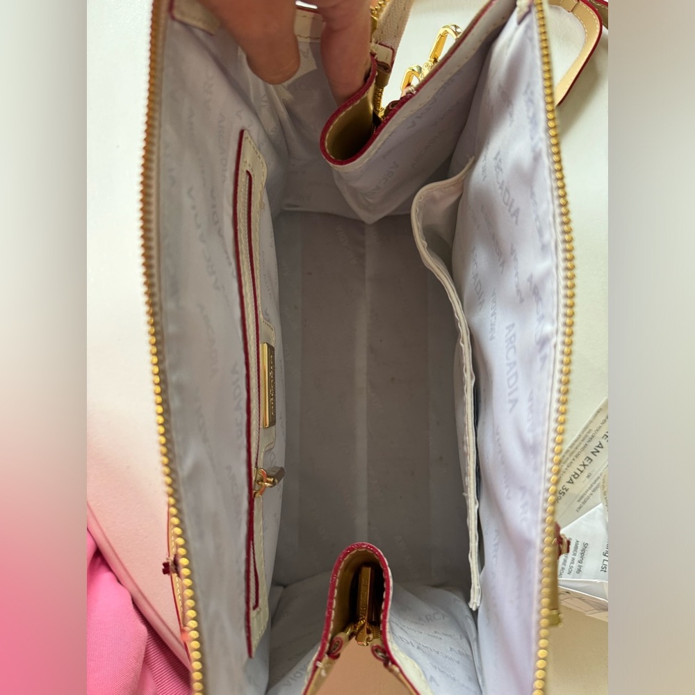Cream Arcadia. Carried for 1 week. Has cross body strap. - Picture 4 of 16
